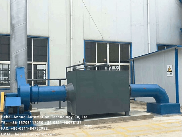 What materials are used to make the hot dip galvanizing tank